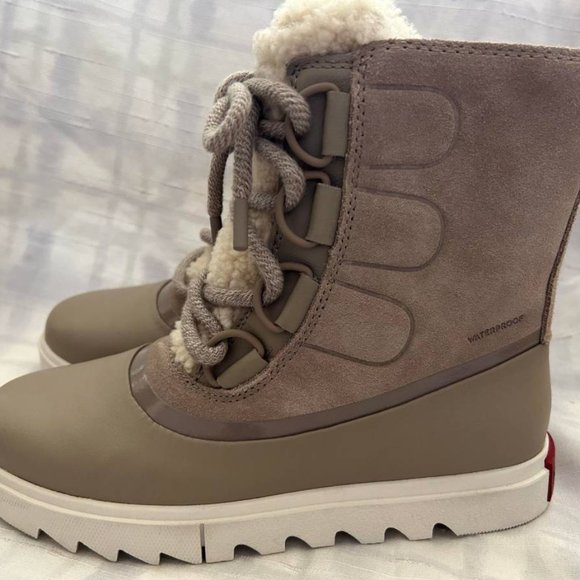 NWT Sorel beige suede sheep fur short boots 6.5 $210 - Picture 2 of 7